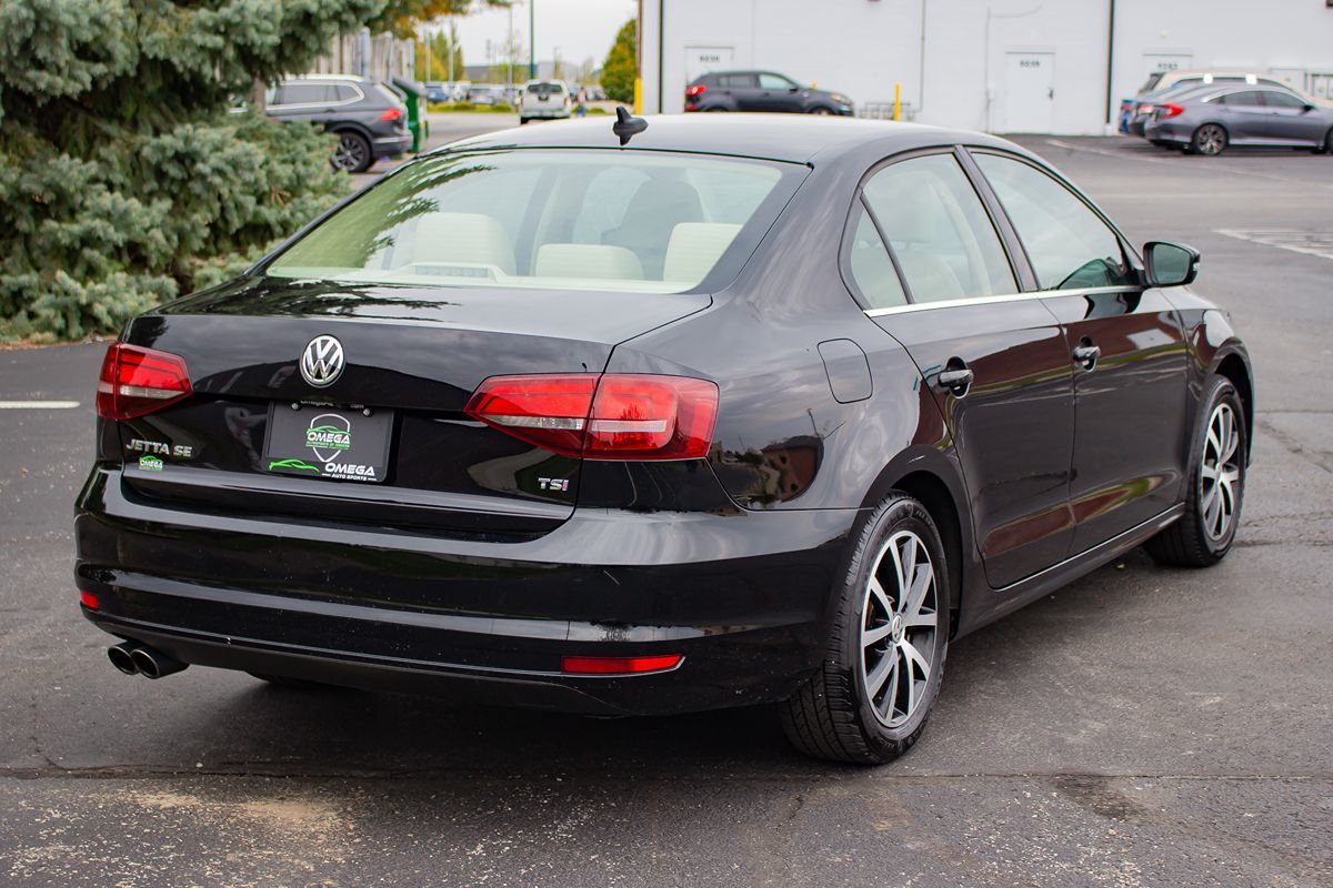 Photo 9 of this Volkswagen Jetta