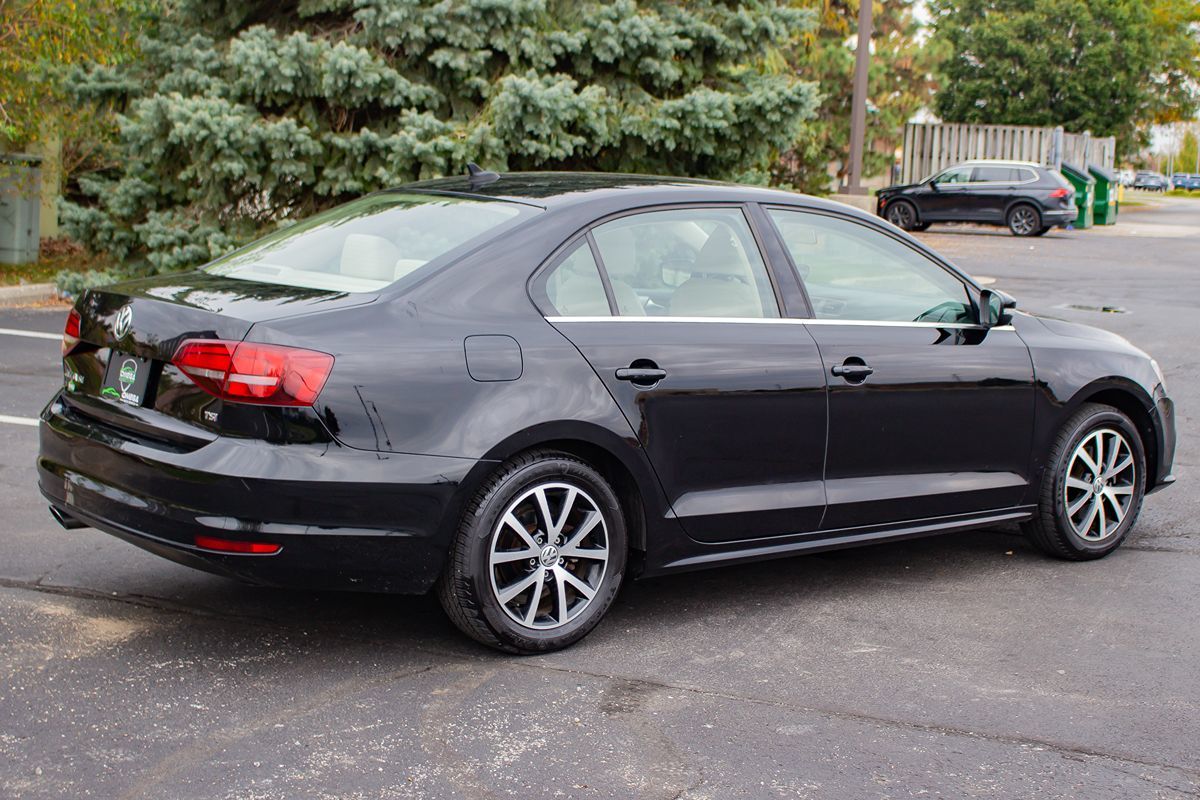Photo 10 of this Volkswagen Jetta