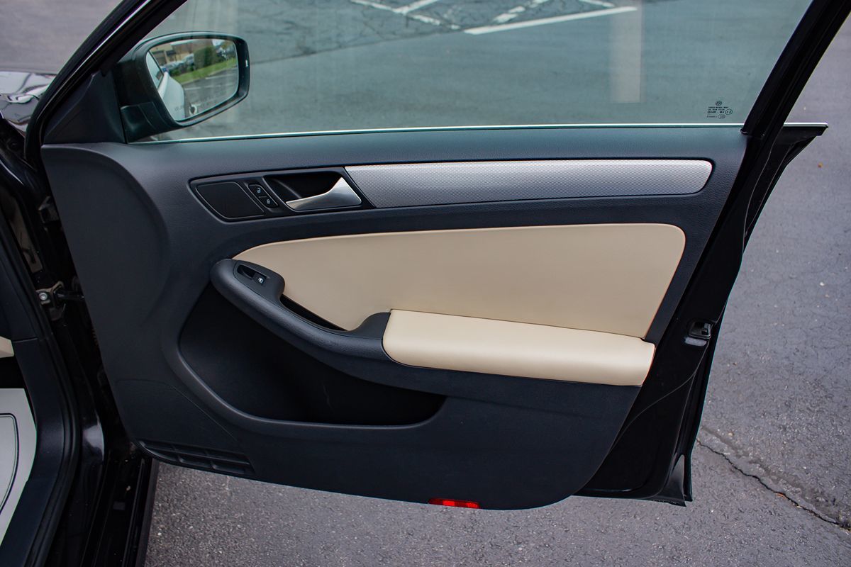 Photo 20 of this Volkswagen Jetta