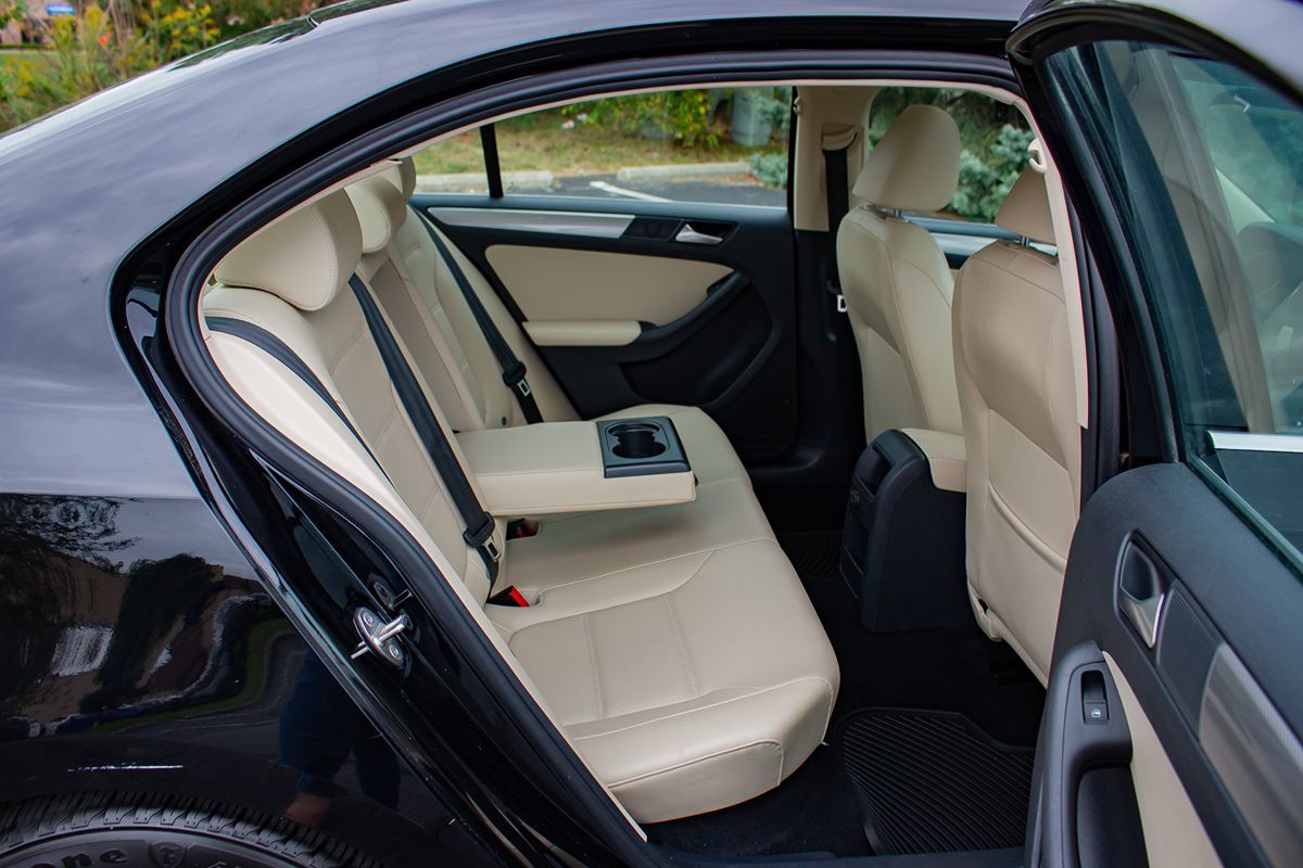 Photo 17 of this Volkswagen Jetta