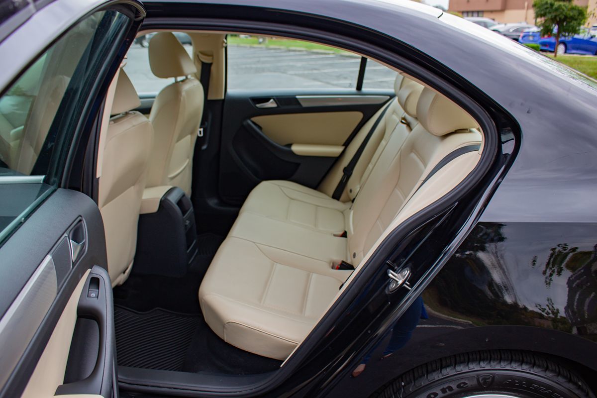 Photo 14 of this Volkswagen Jetta