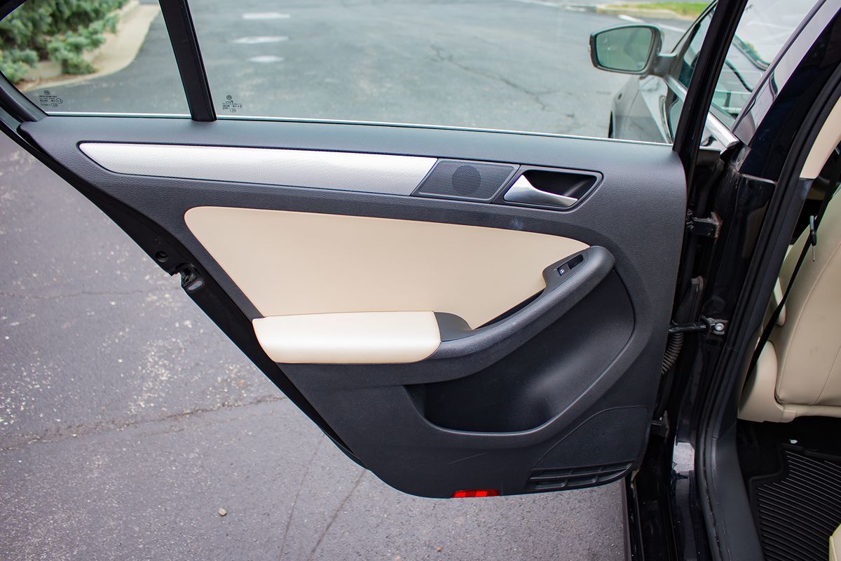 Photo 15 of this Volkswagen Jetta