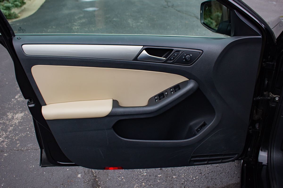 Photo 13 of this Volkswagen Jetta