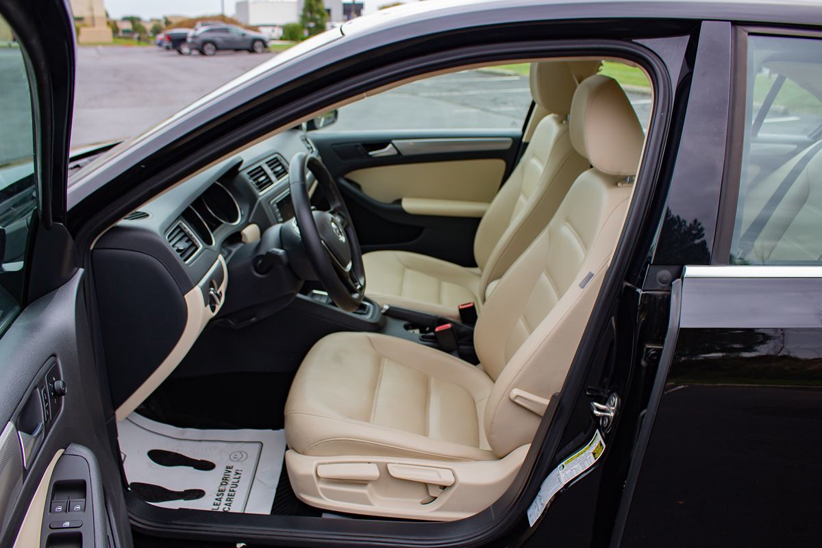 Photo 12 of this Volkswagen Jetta