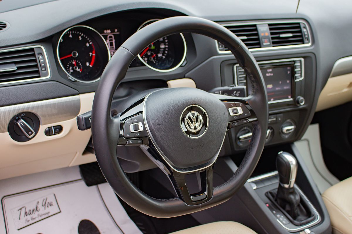 Photo 23 of this Volkswagen Jetta