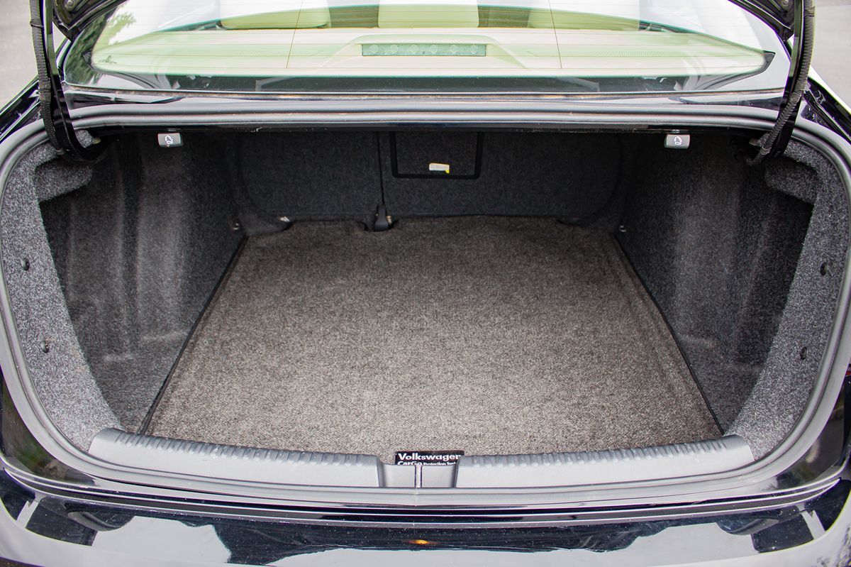 Photo 16 of this Volkswagen Jetta