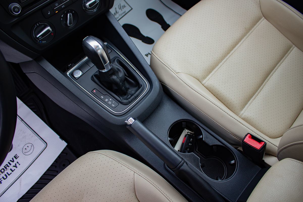 Photo 28 of this Volkswagen Jetta