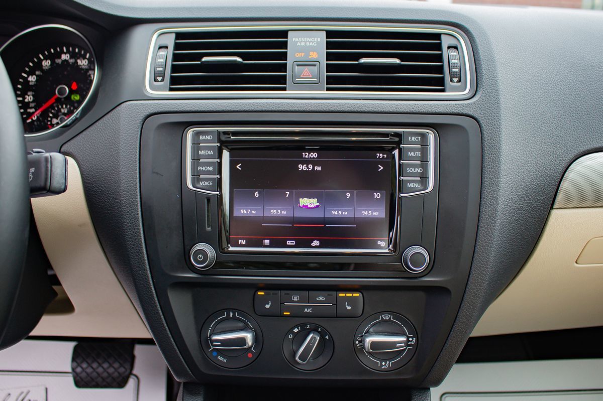 Photo 26 of this Volkswagen Jetta