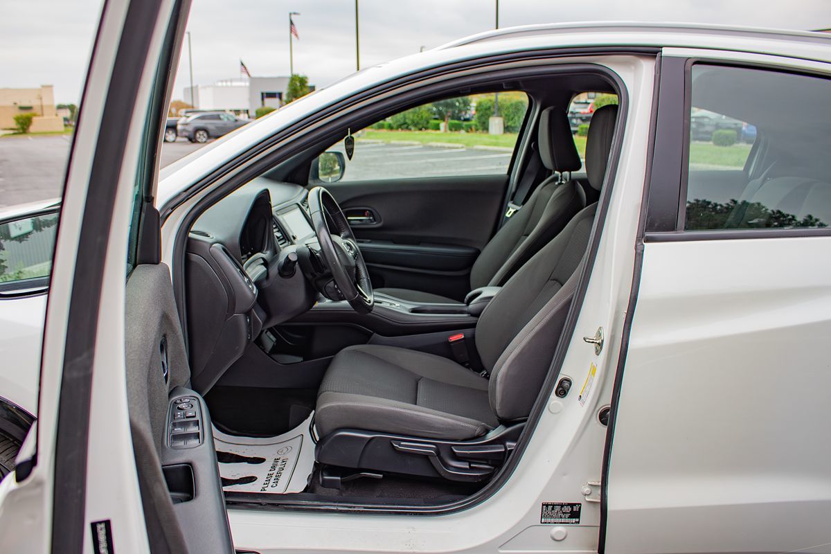 Photo 12 of this Honda HR-V
