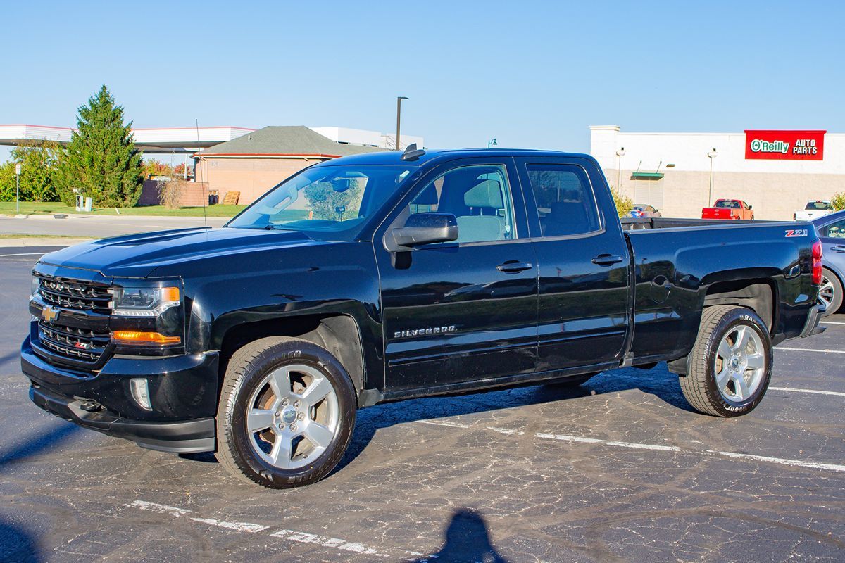 Photo 4 of this Chevrolet Silverado 1500