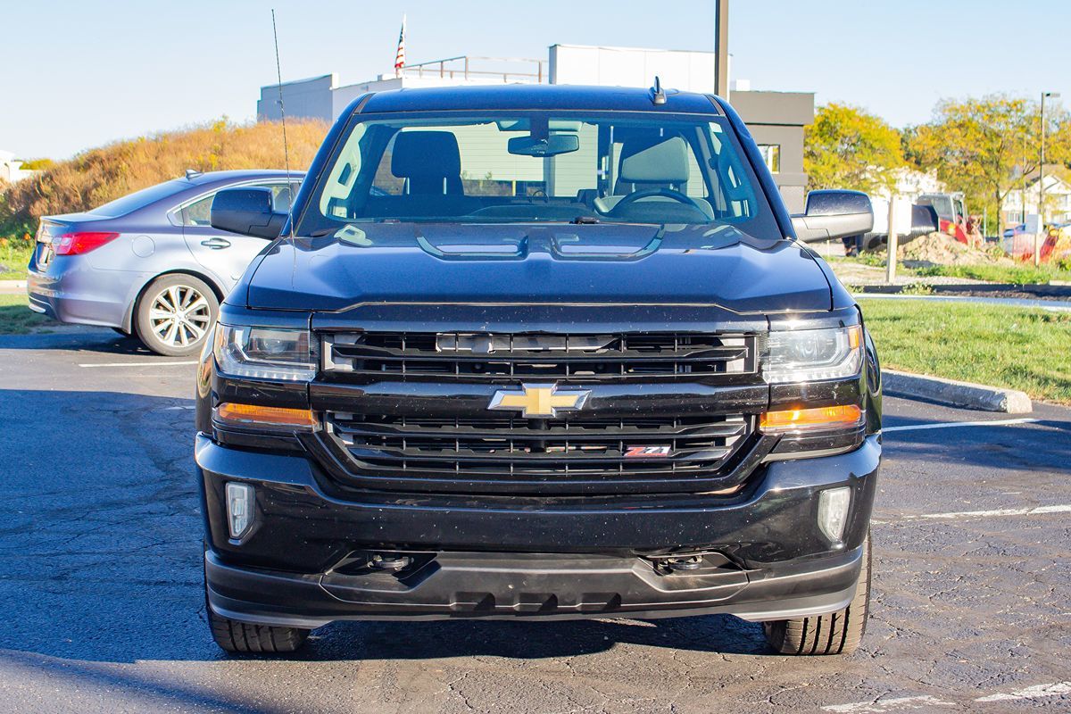 Photo 2 of this Chevrolet Silverado 1500