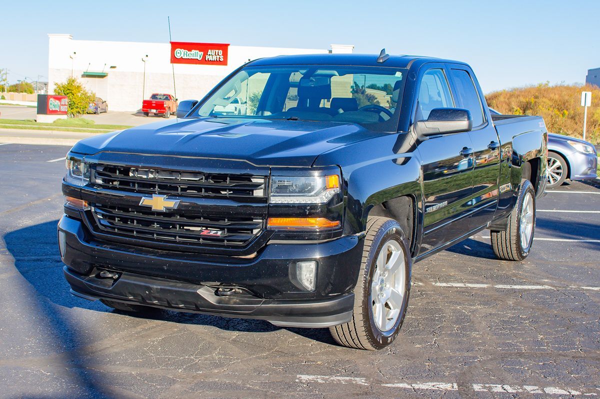 Photo 3 of this Chevrolet Silverado 1500