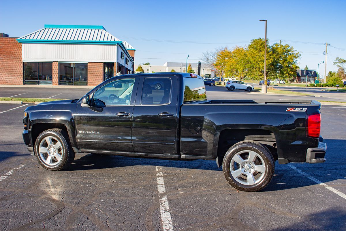 Photo 6 of this Chevrolet Silverado 1500
