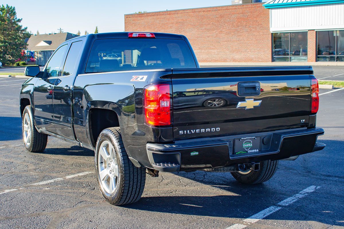 Photo 7 of this Chevrolet Silverado 1500