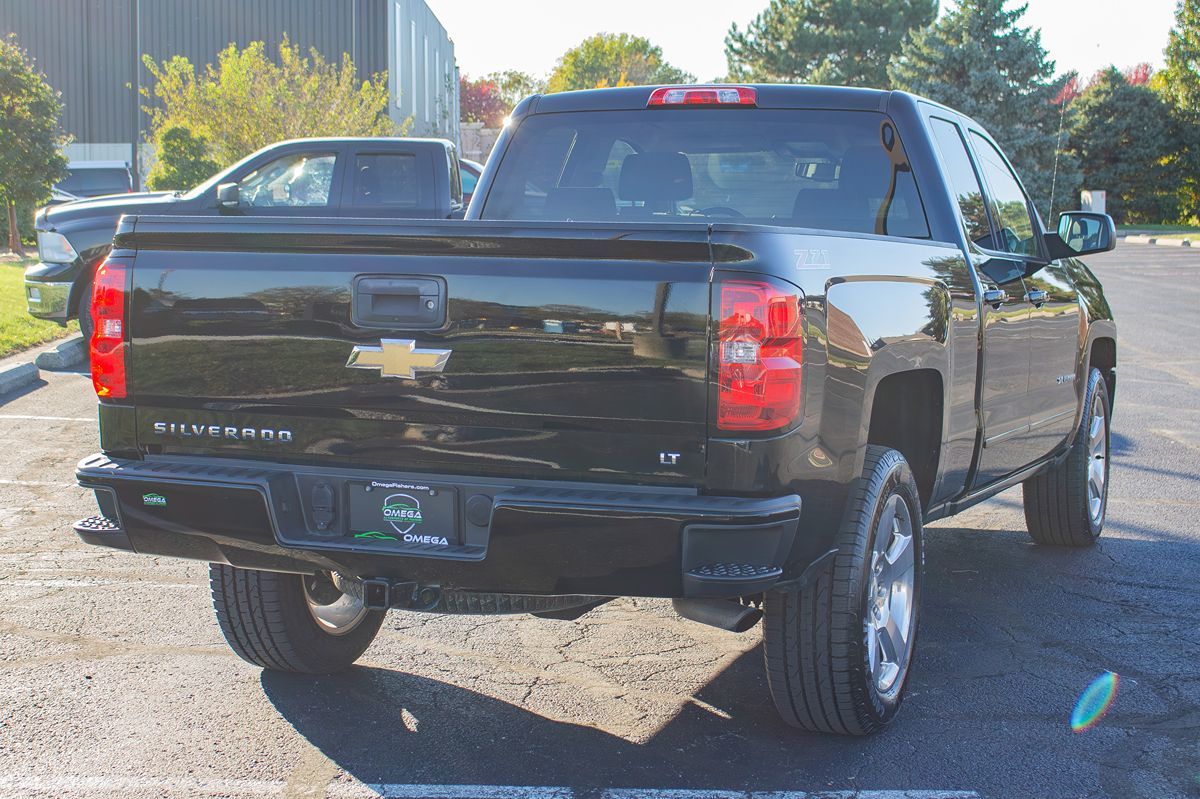 Photo 9 of this Chevrolet Silverado 1500