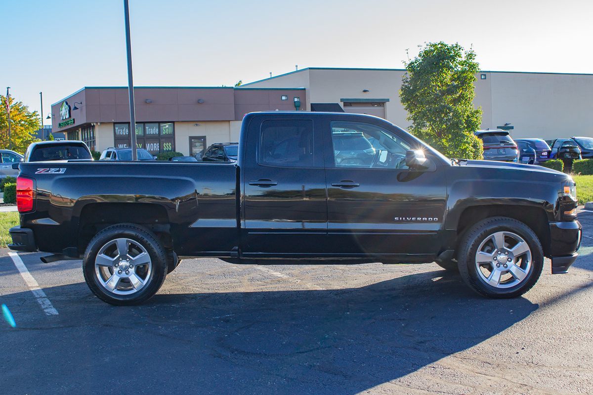Photo 10 of this Chevrolet Silverado 1500