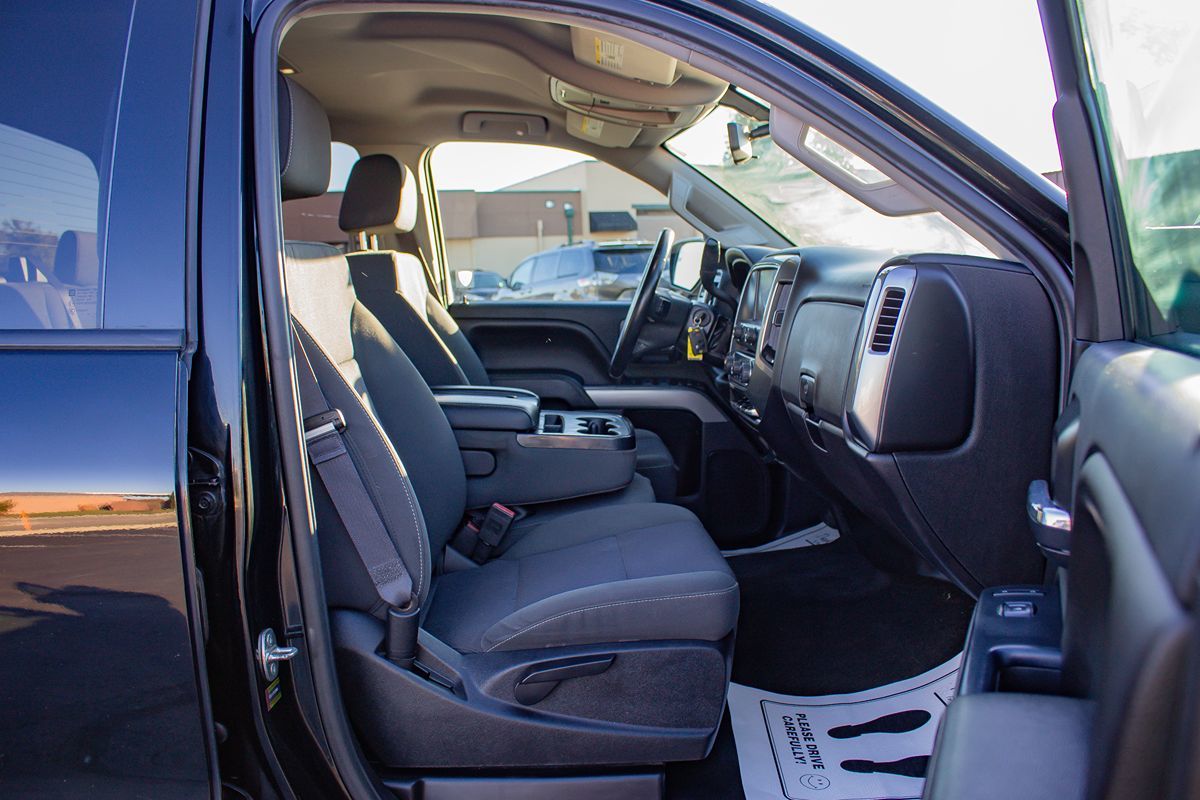 Photo 18 of this Chevrolet Silverado 1500