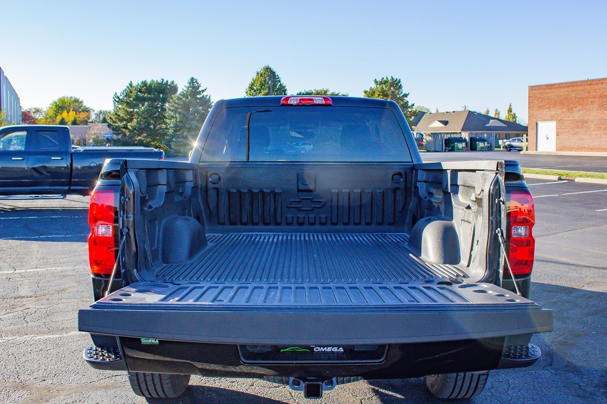 Photo 15 of this Chevrolet Silverado 1500