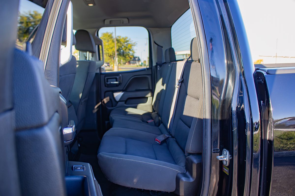 Photo 13 of this Chevrolet Silverado 1500
