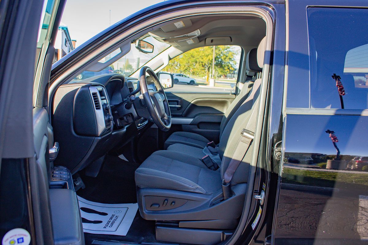 Photo 11 of this Chevrolet Silverado 1500