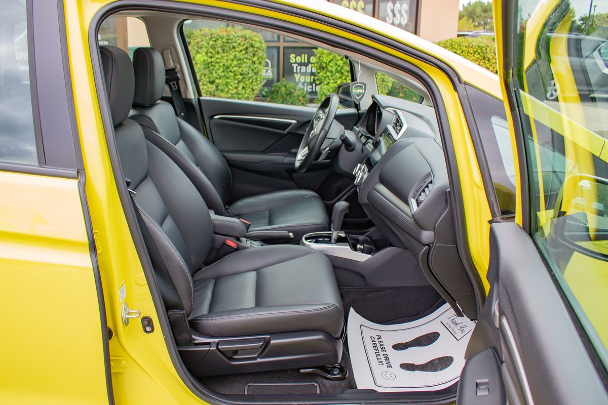 Photo 18 of this Honda Fit