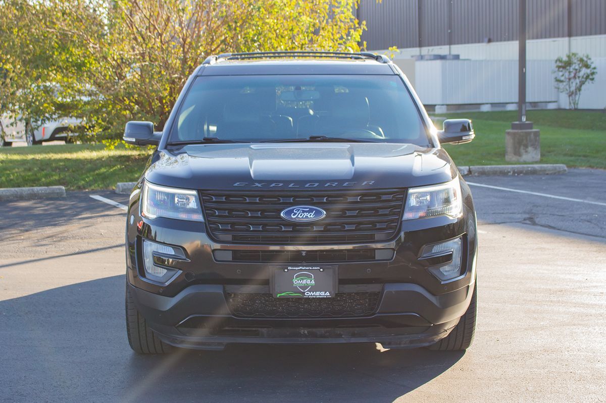 Photo 2 of this Ford Explorer