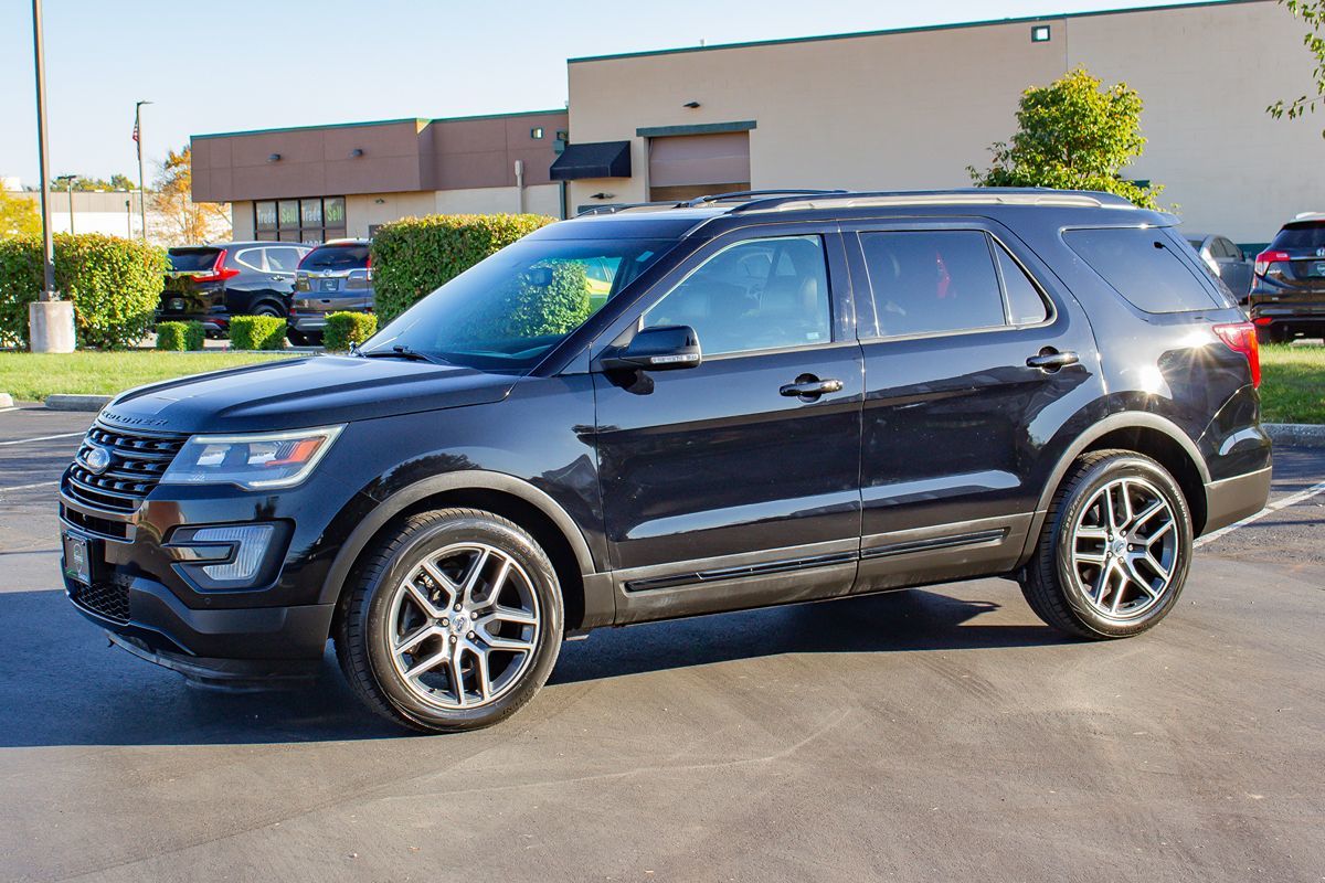 Photo 4 of this Ford Explorer