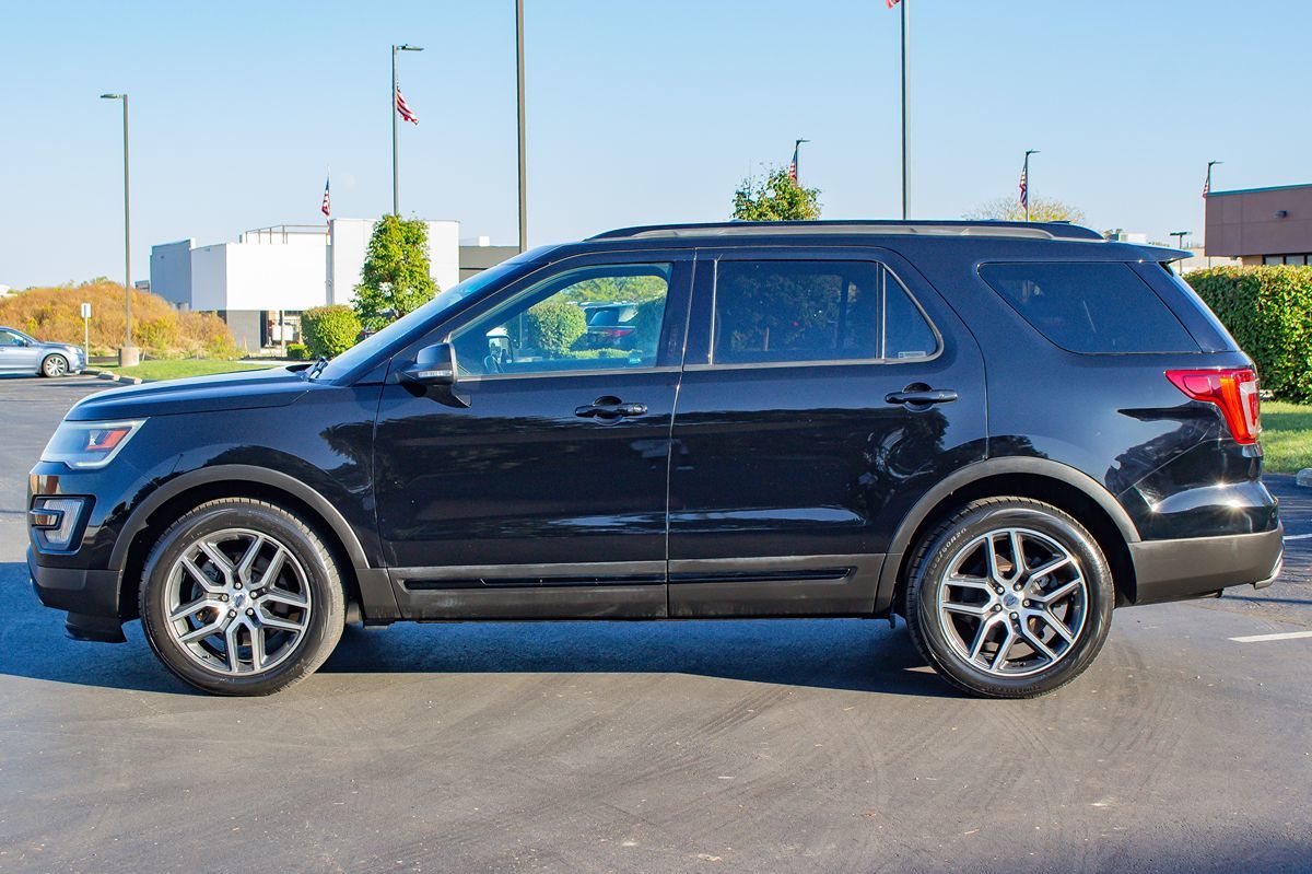 Photo 5 of this Ford Explorer