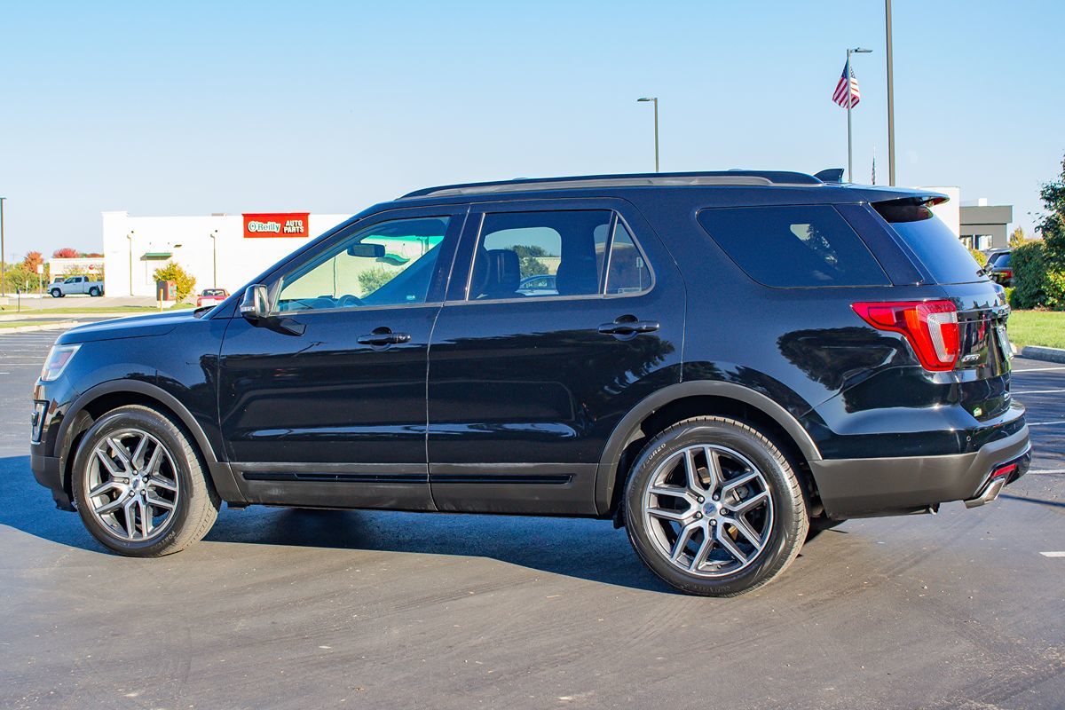 Photo 6 of this Ford Explorer