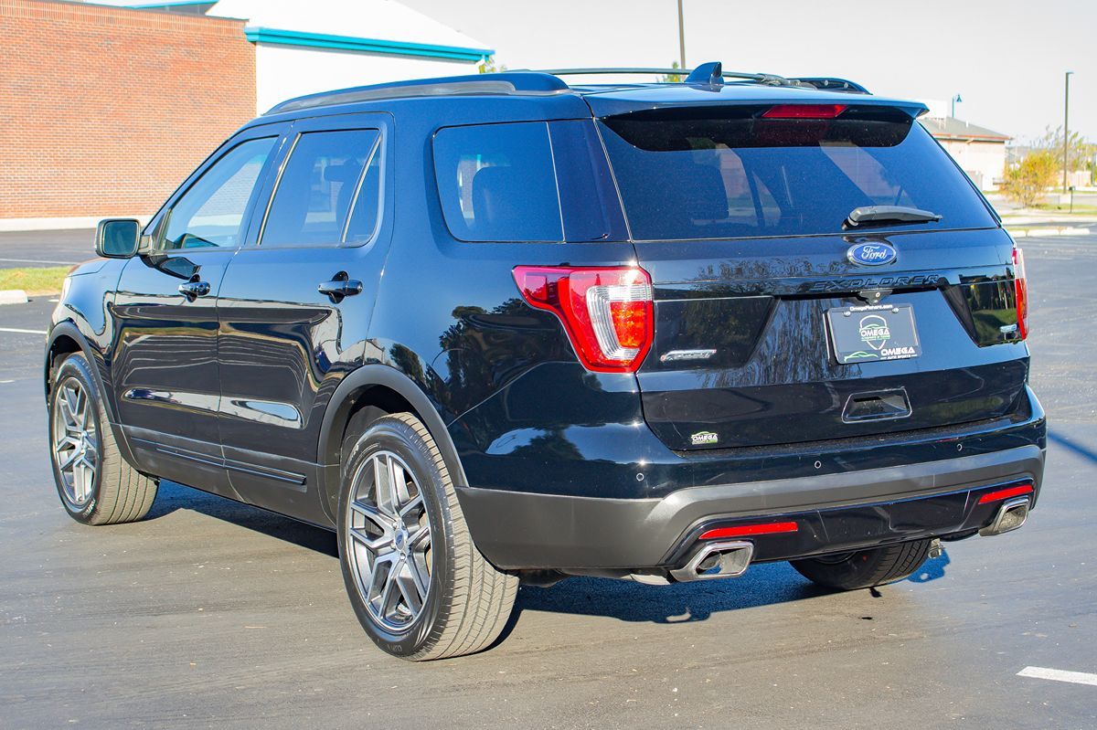 Photo 7 of this Ford Explorer