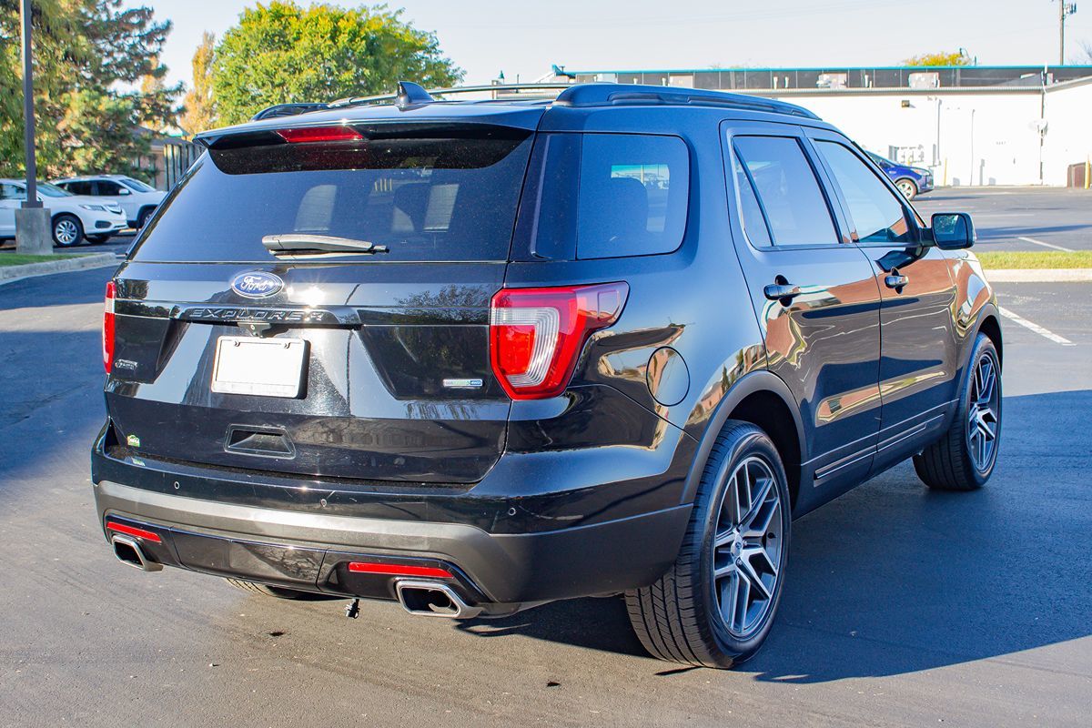 Photo 9 of this Ford Explorer