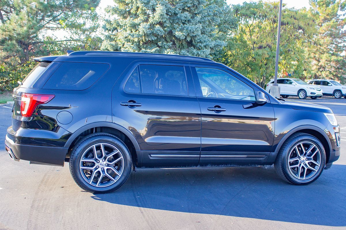 Photo 10 of this Ford Explorer