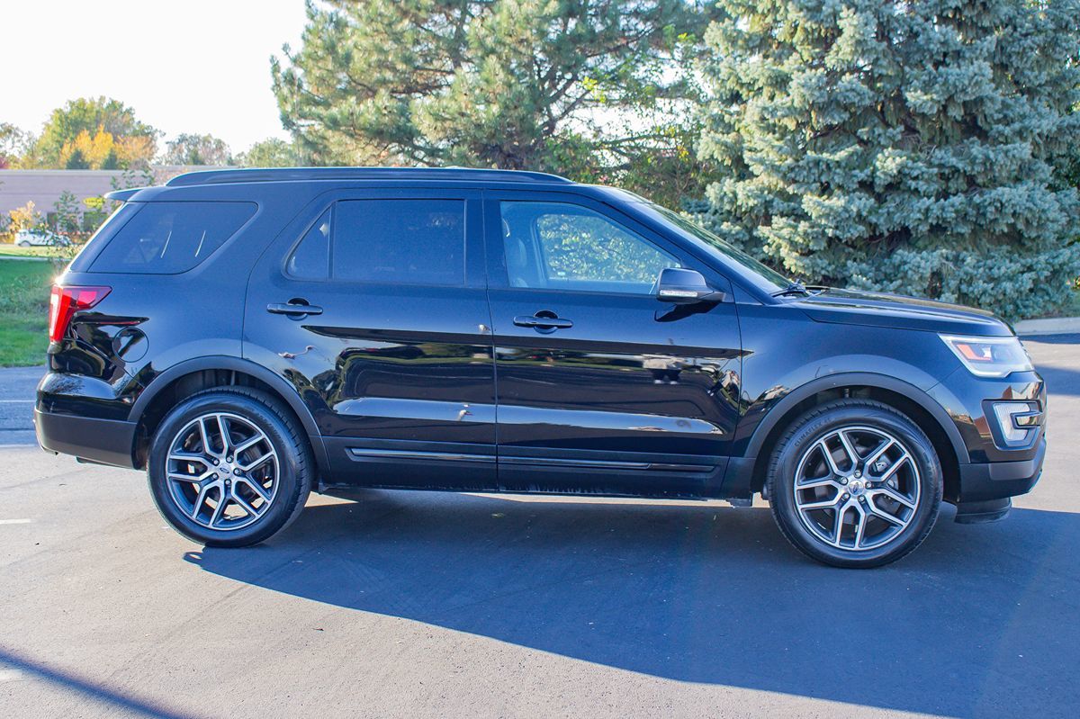 Photo 11 of this Ford Explorer