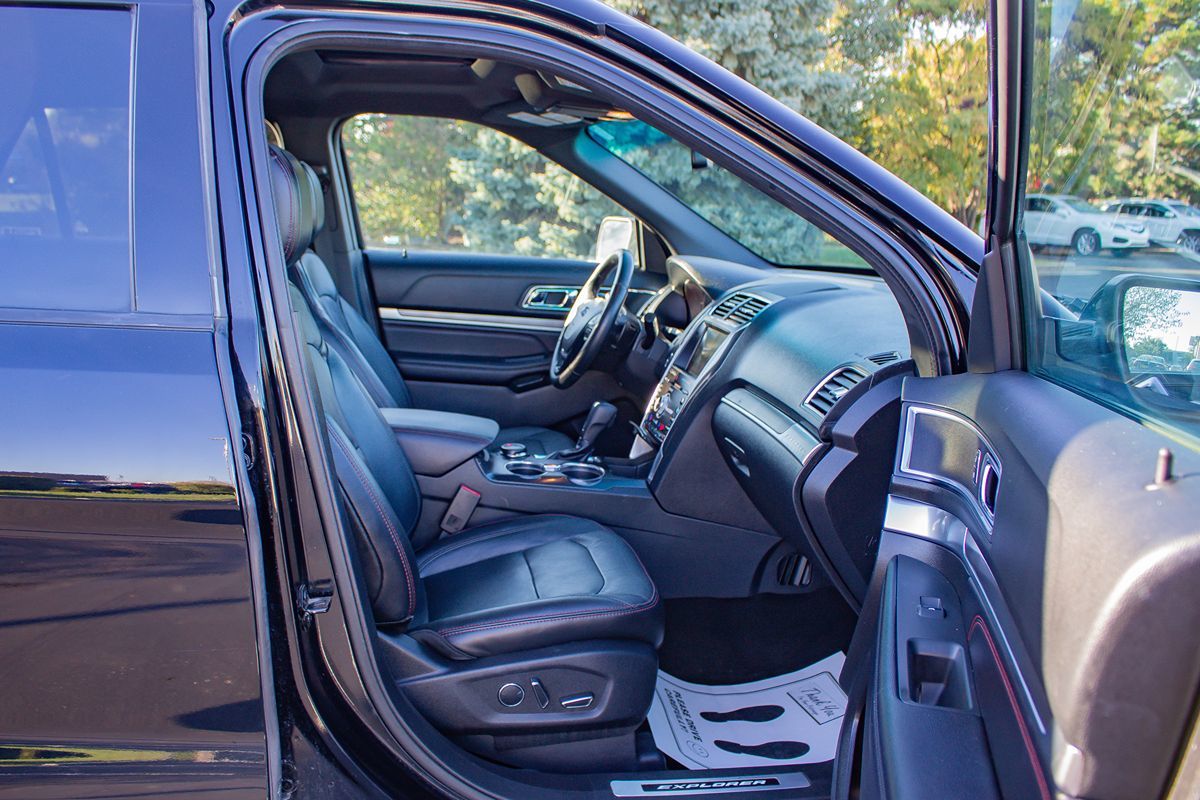 Photo 20 of this Ford Explorer