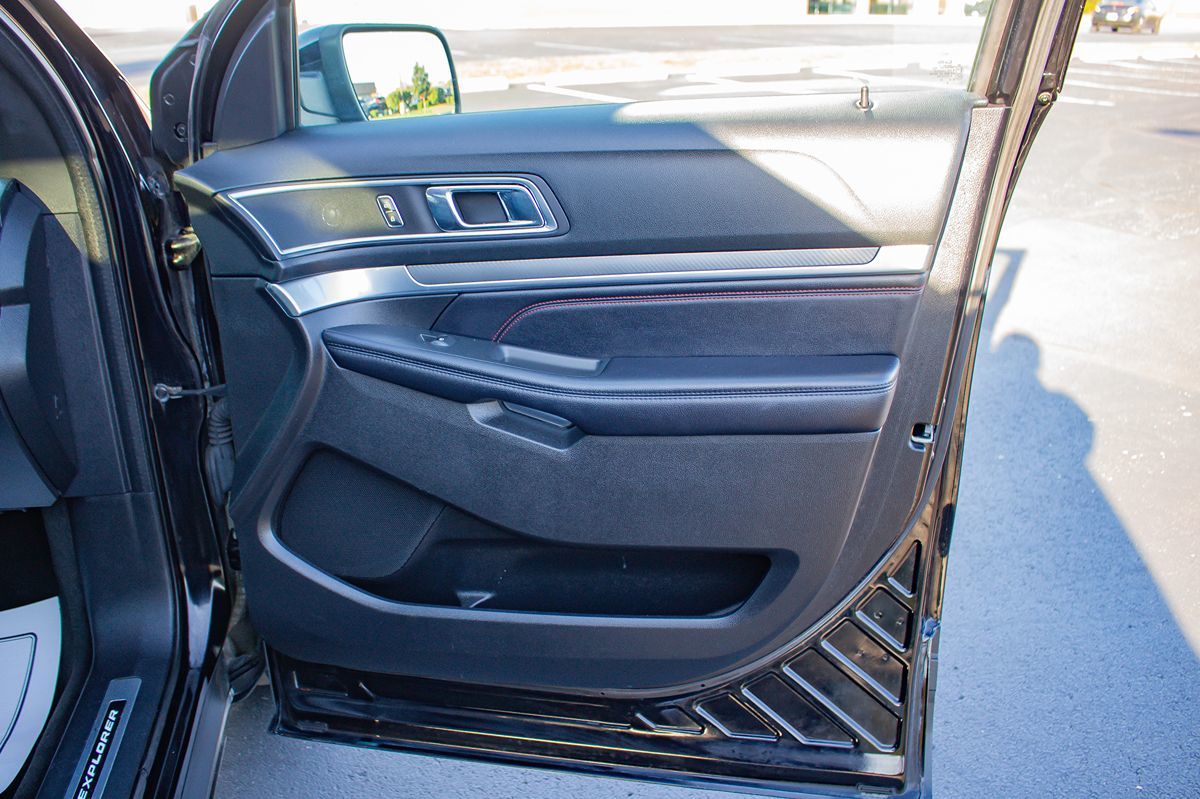 Photo 21 of this Ford Explorer