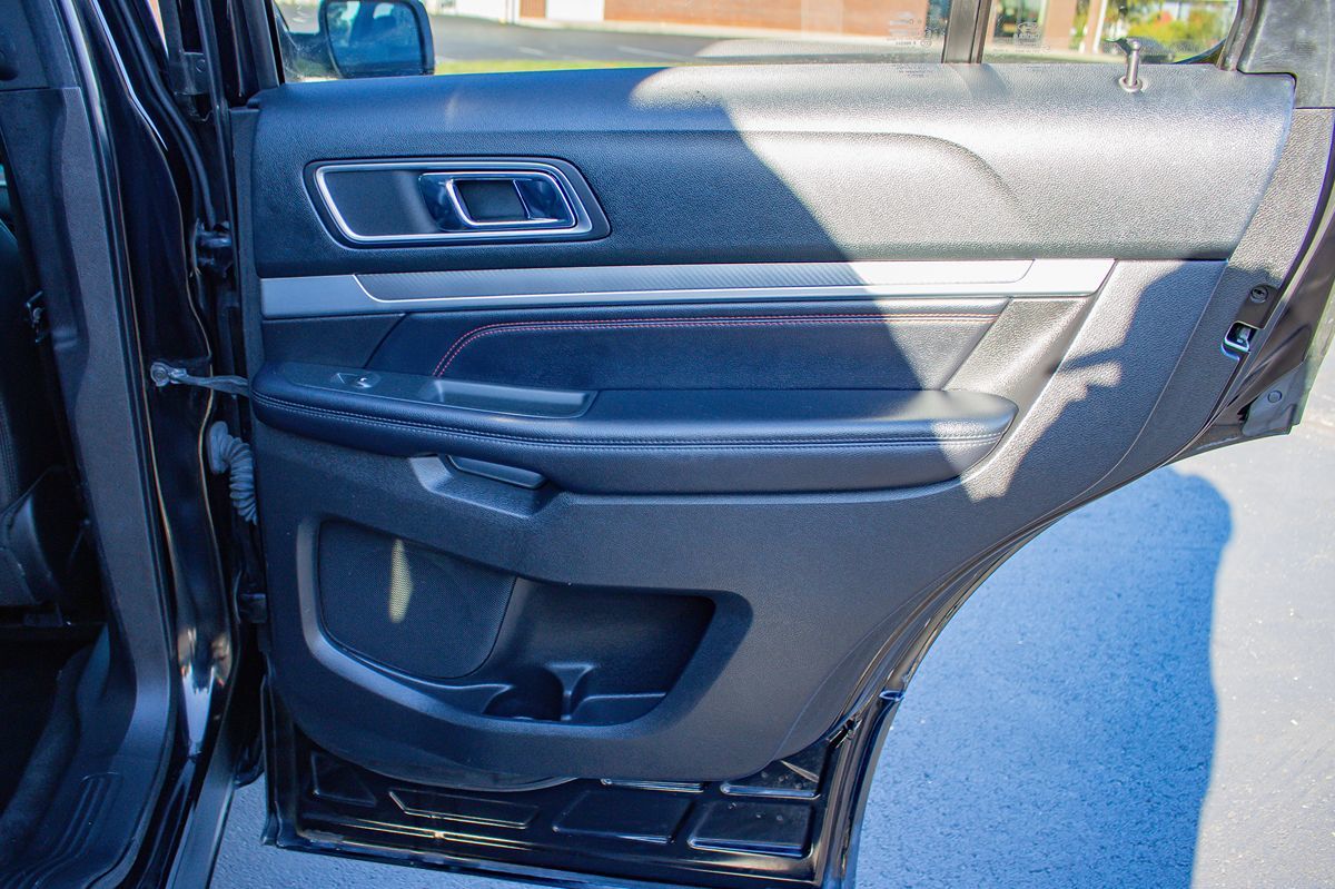 Photo 19 of this Ford Explorer