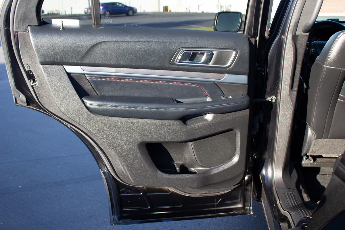 Photo 15 of this Ford Explorer