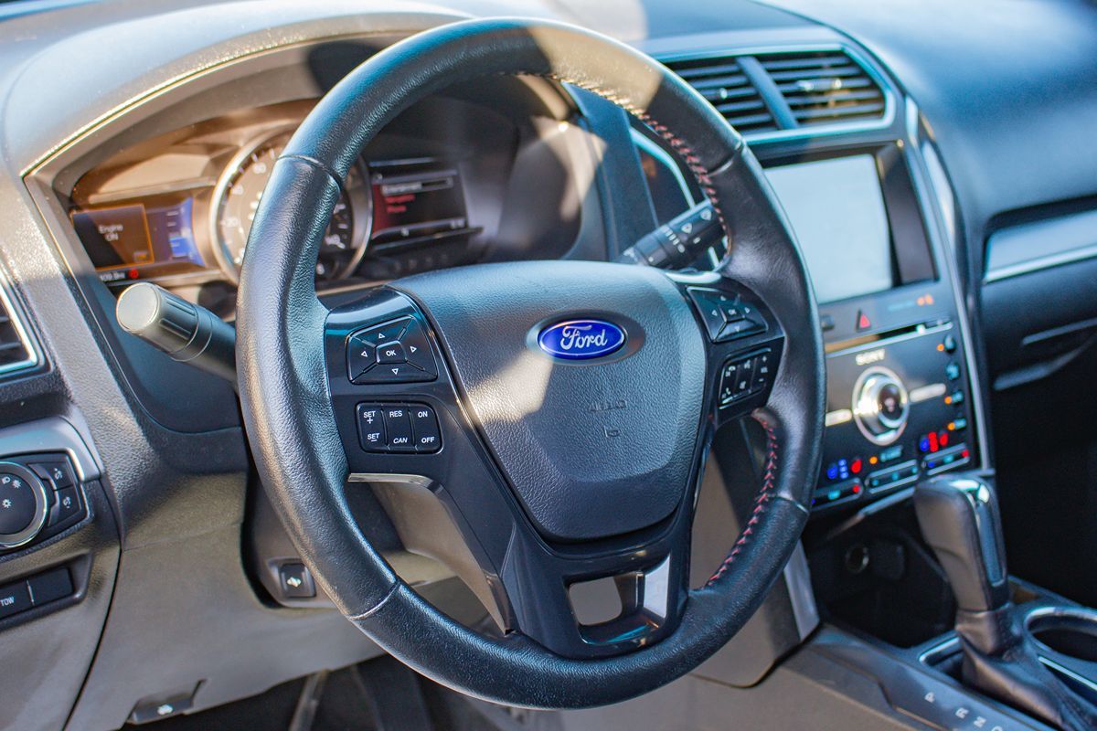 Photo 25 of this Ford Explorer
