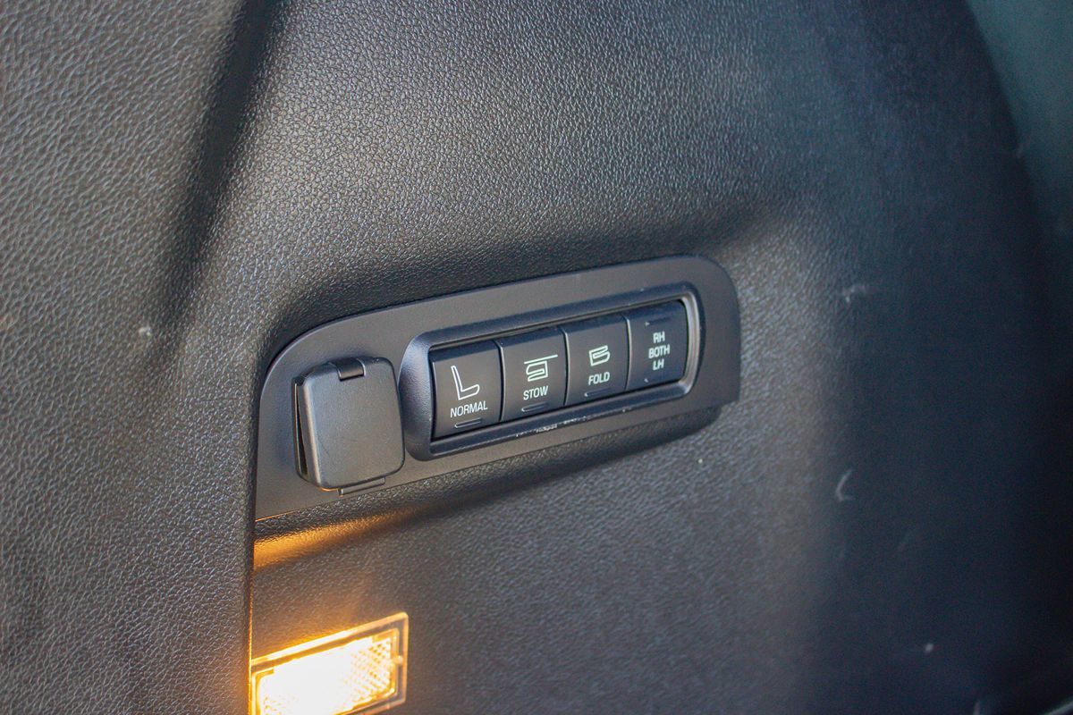 Photo 37 of this Ford Explorer