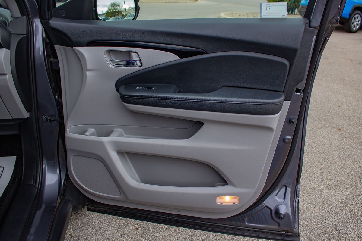 Photo 21 of this Honda Pilot