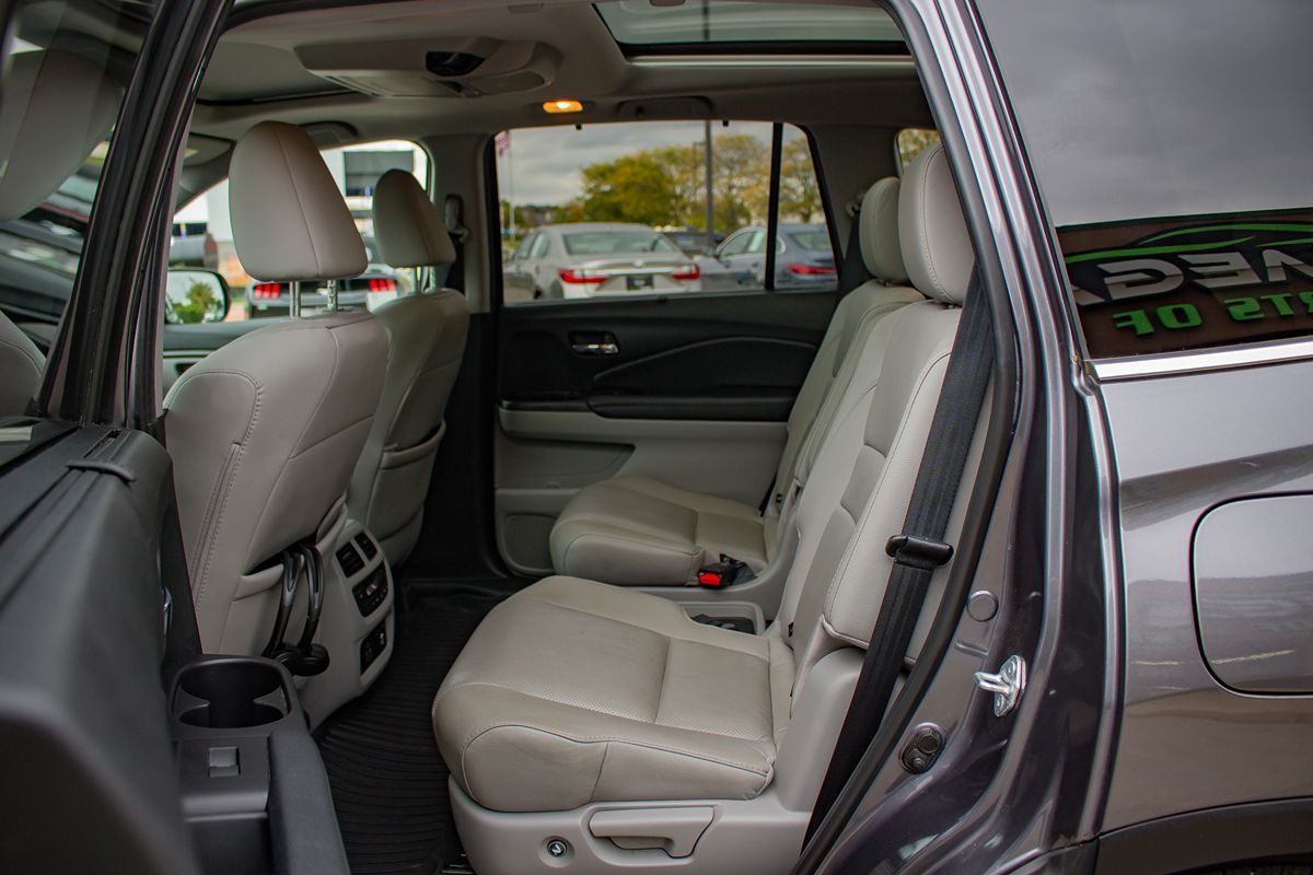 Photo 14 of this Honda Pilot
