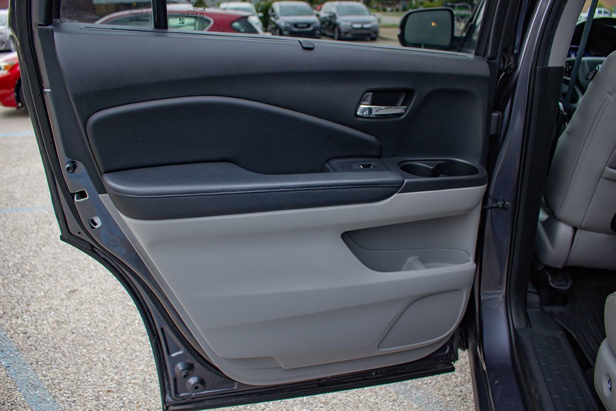 Photo 15 of this Honda Pilot