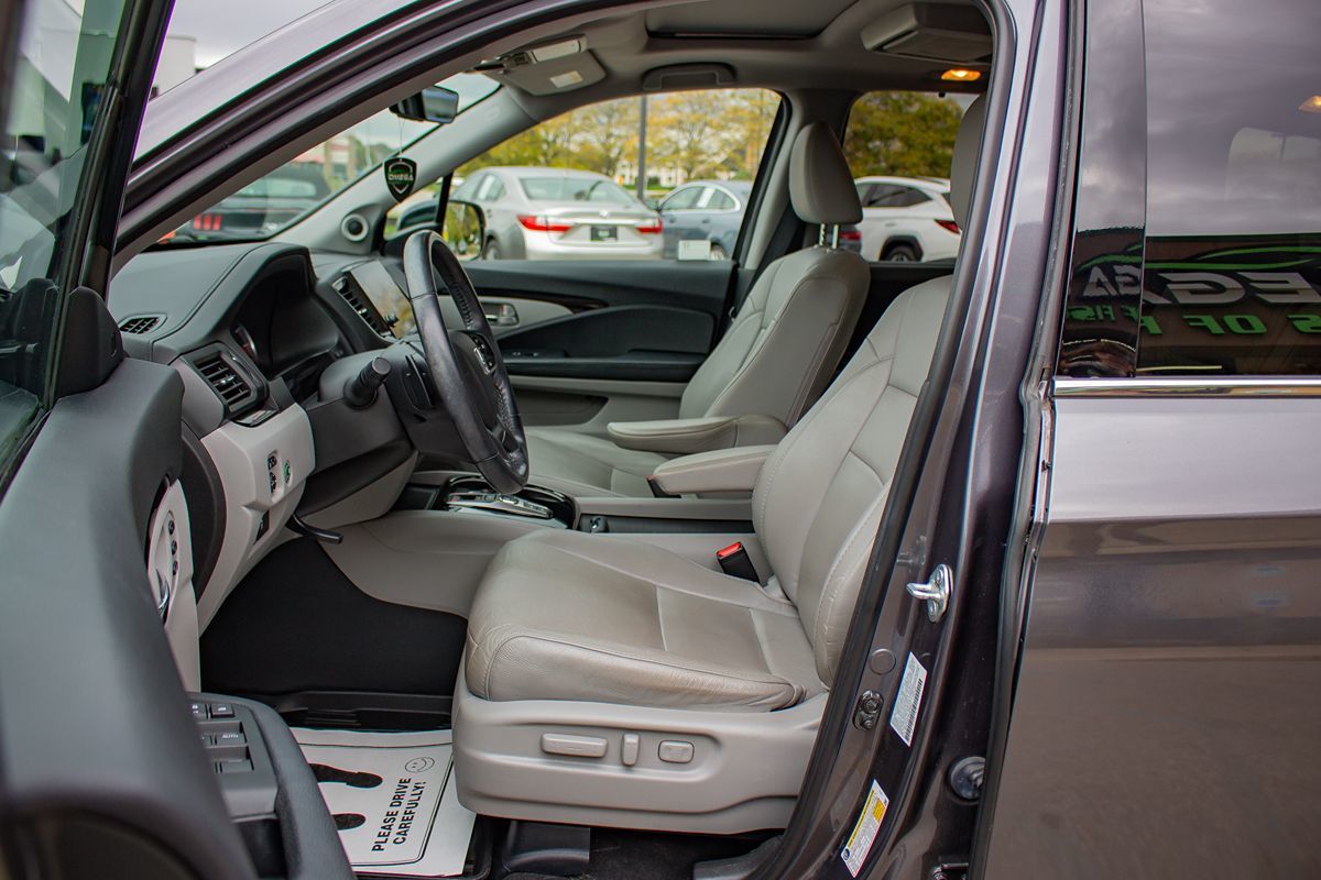 Photo 12 of this Honda Pilot