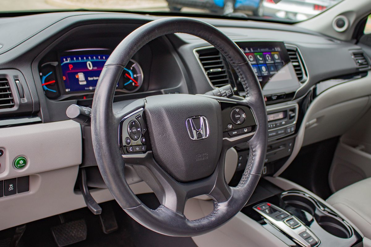 Photo 24 of this Honda Pilot