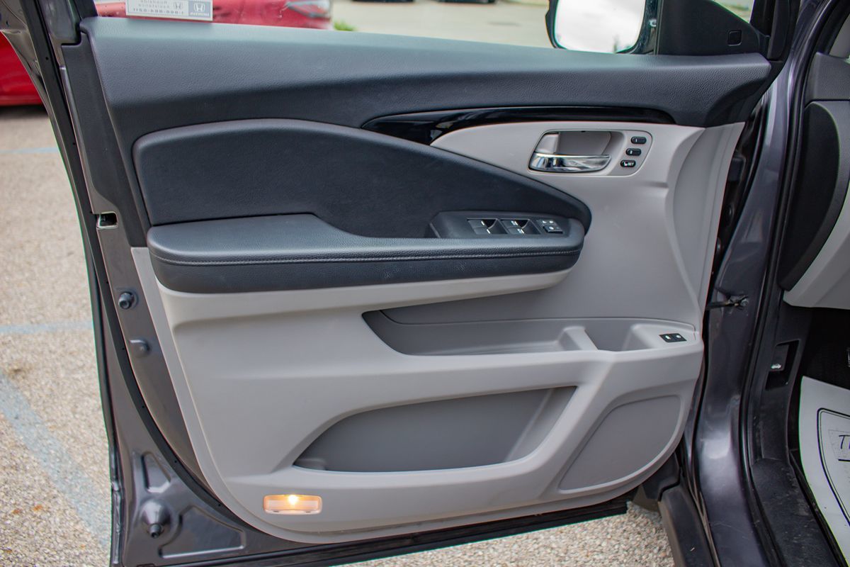 Photo 13 of this Honda Pilot