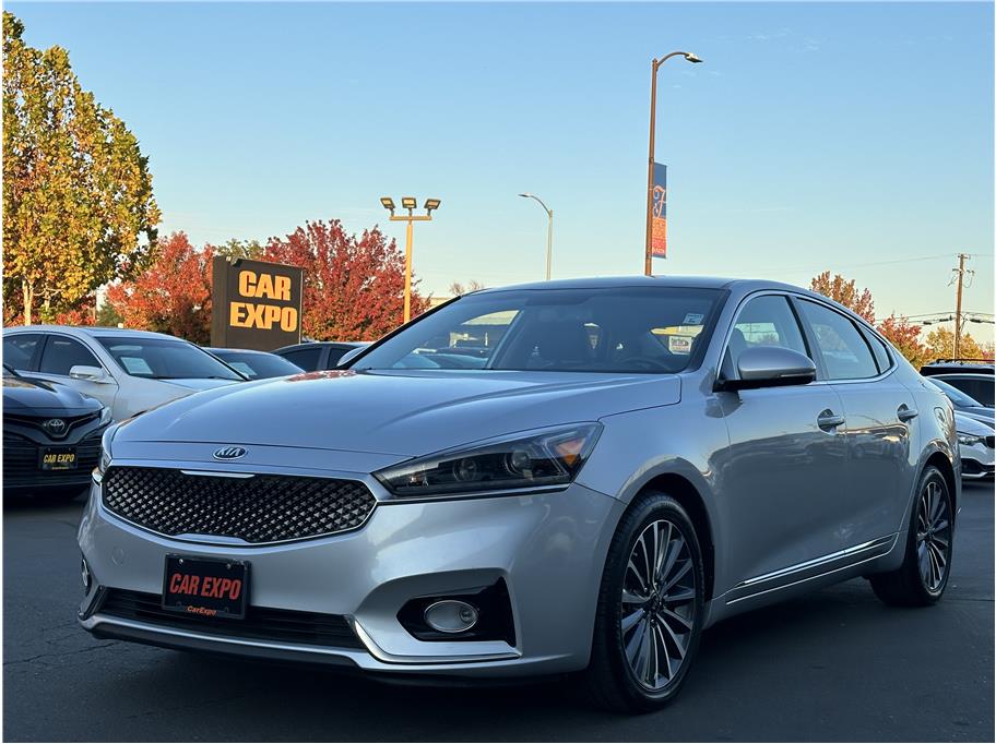 Sold 2018 Kia Cadenza Premium Sedan 4D in Sacramento