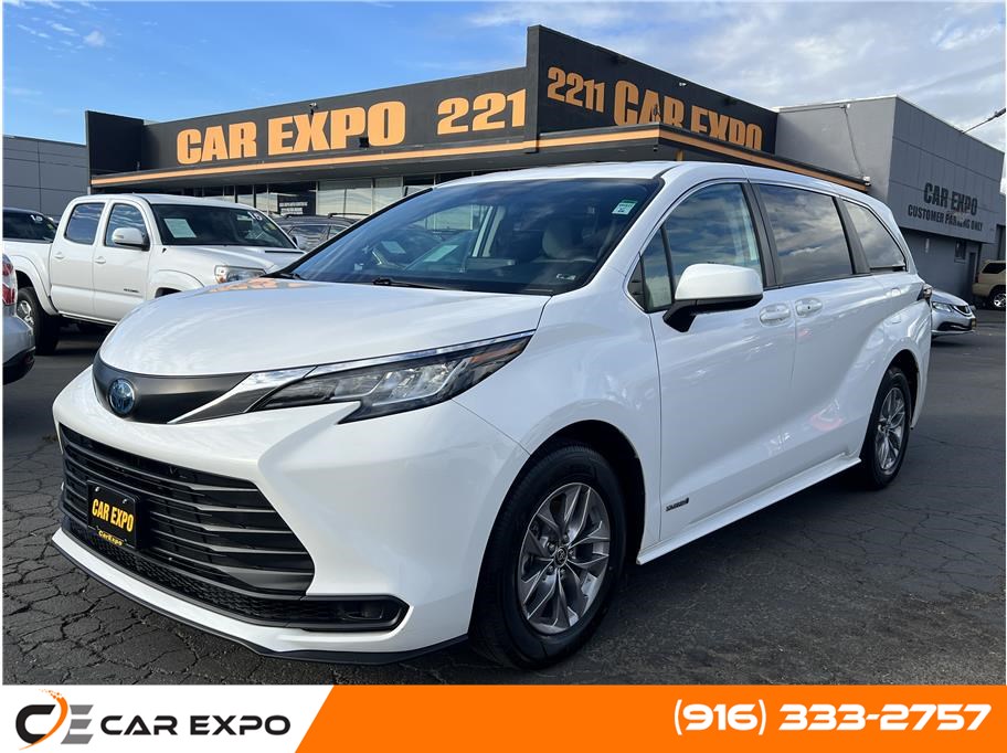 2021 Toyota Sienna LE Minivan 4D