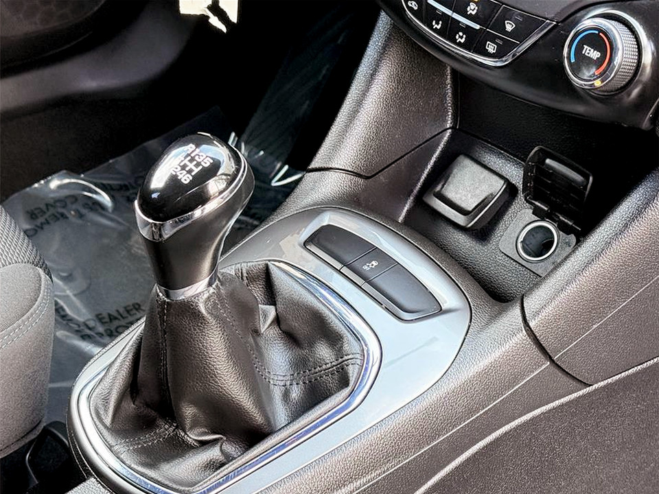 2017 Chevrolet Cruze LT - Photo 12