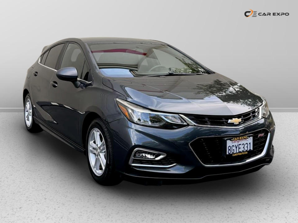 2017 Chevrolet Cruze LT - Photo 2