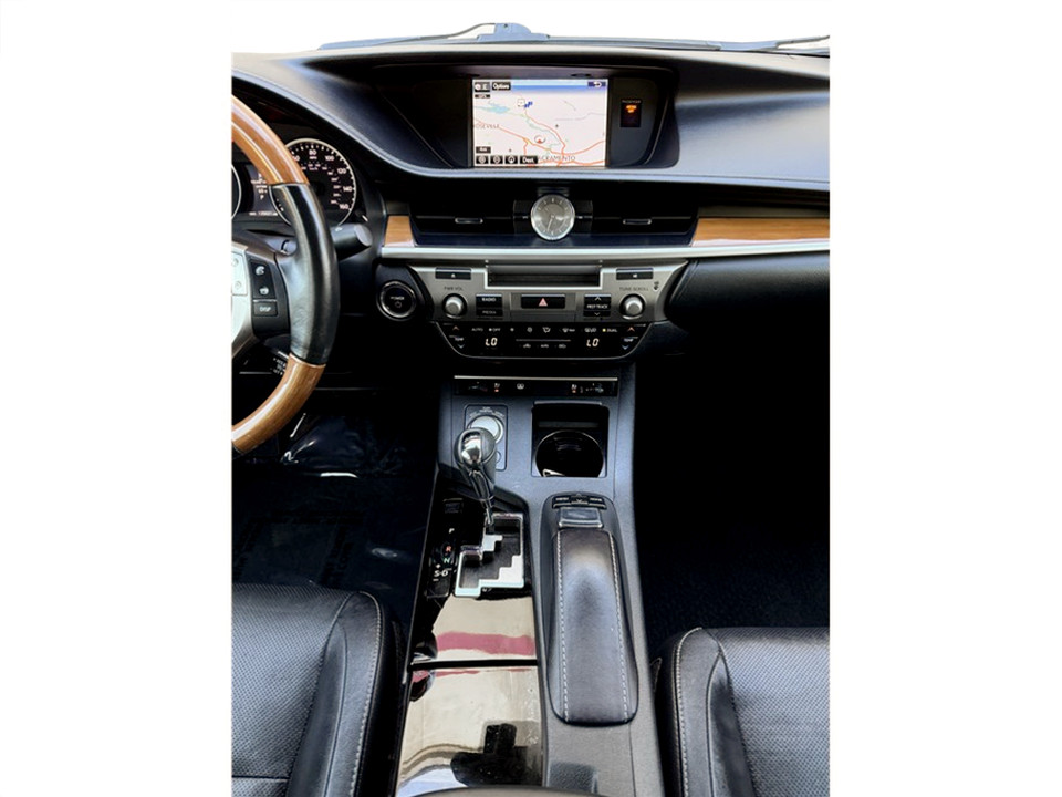 Sold 2015 Lexus ES ES 300h Sedan 4D in Sacramento